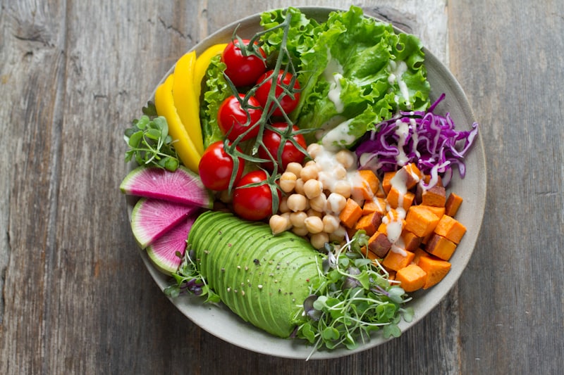 Comida saludable lista en porciones